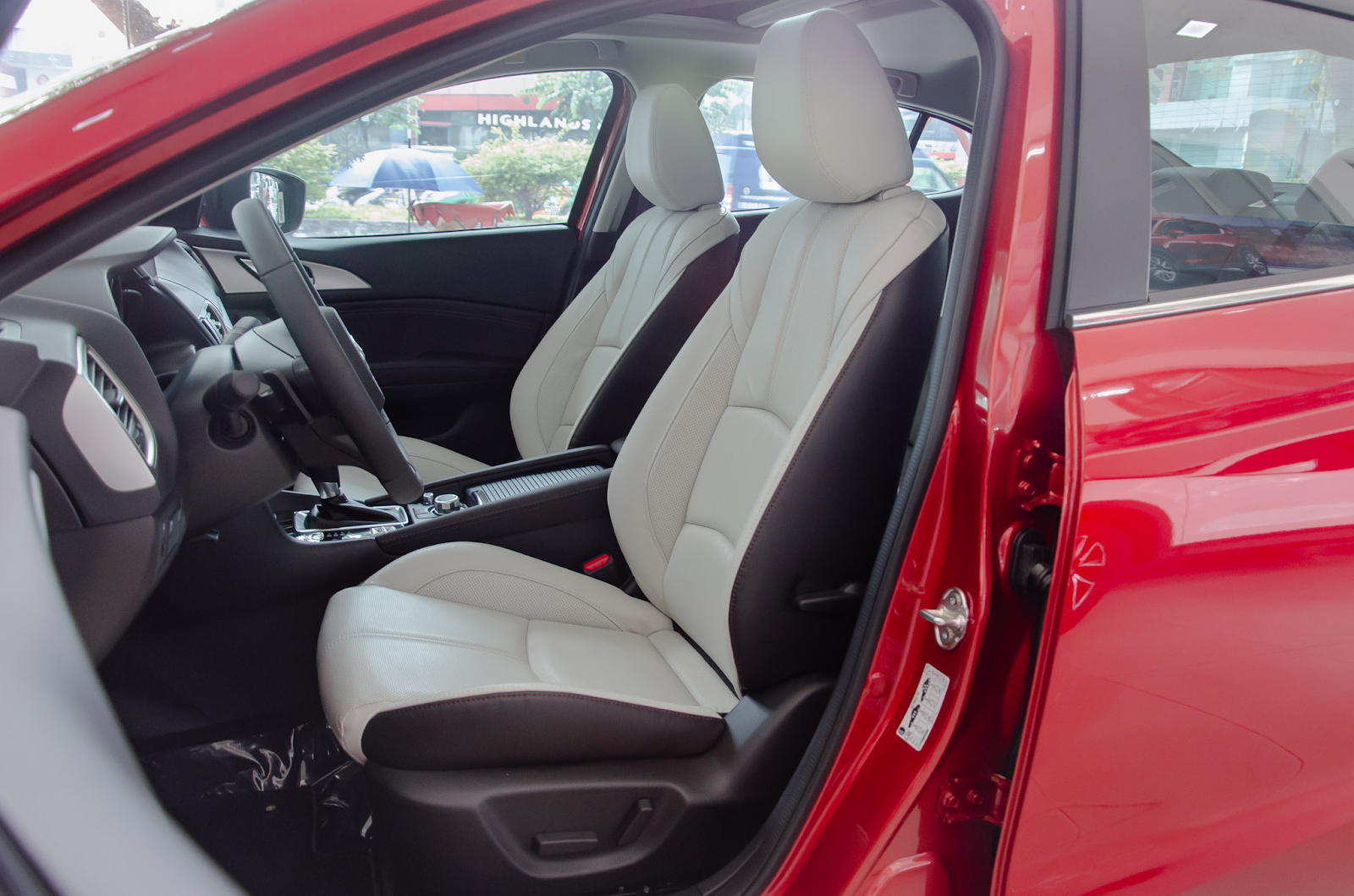 Một đơn vị chuyên nghiệp mới có khả năng độ ghế chỉnh điện xe ô tô Mazda 3 